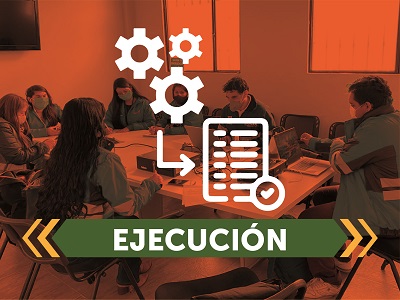 Grupo de personas reunidos,ejecucion