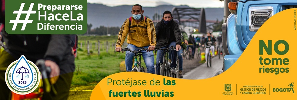 funcionaria IDIGER con la comunidad